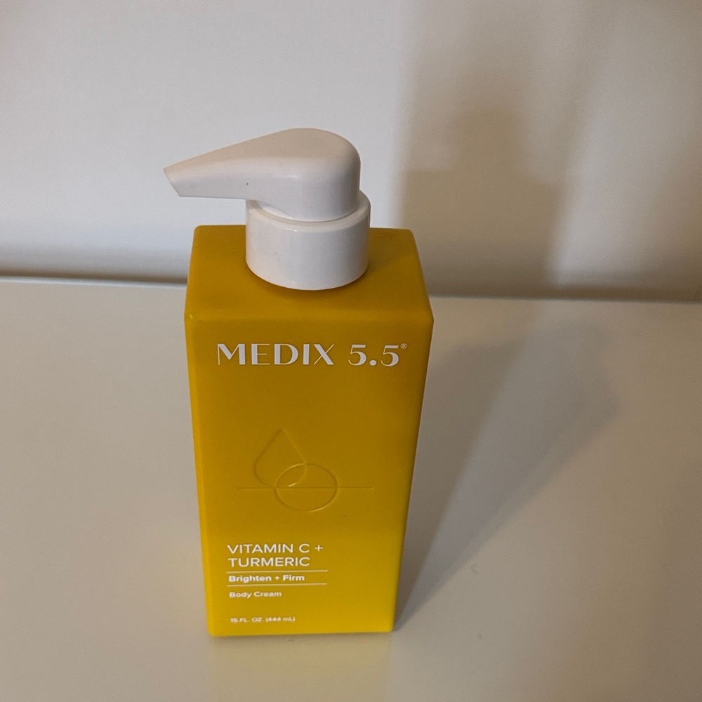 MEDIX 5.5 Vitamin C + Turmeric Body Cream